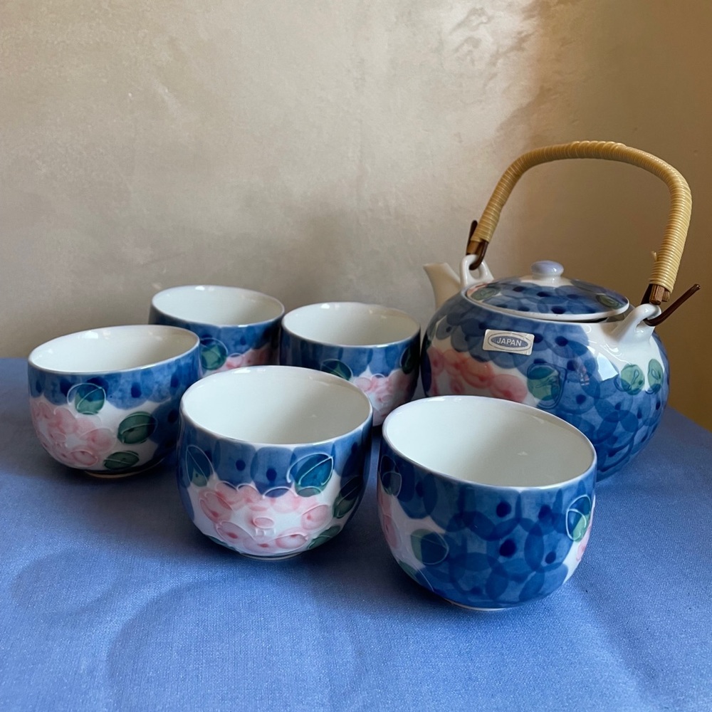 Ceramic Japanese Teapot and cups set/ Painted Porcelain - 5 pieces